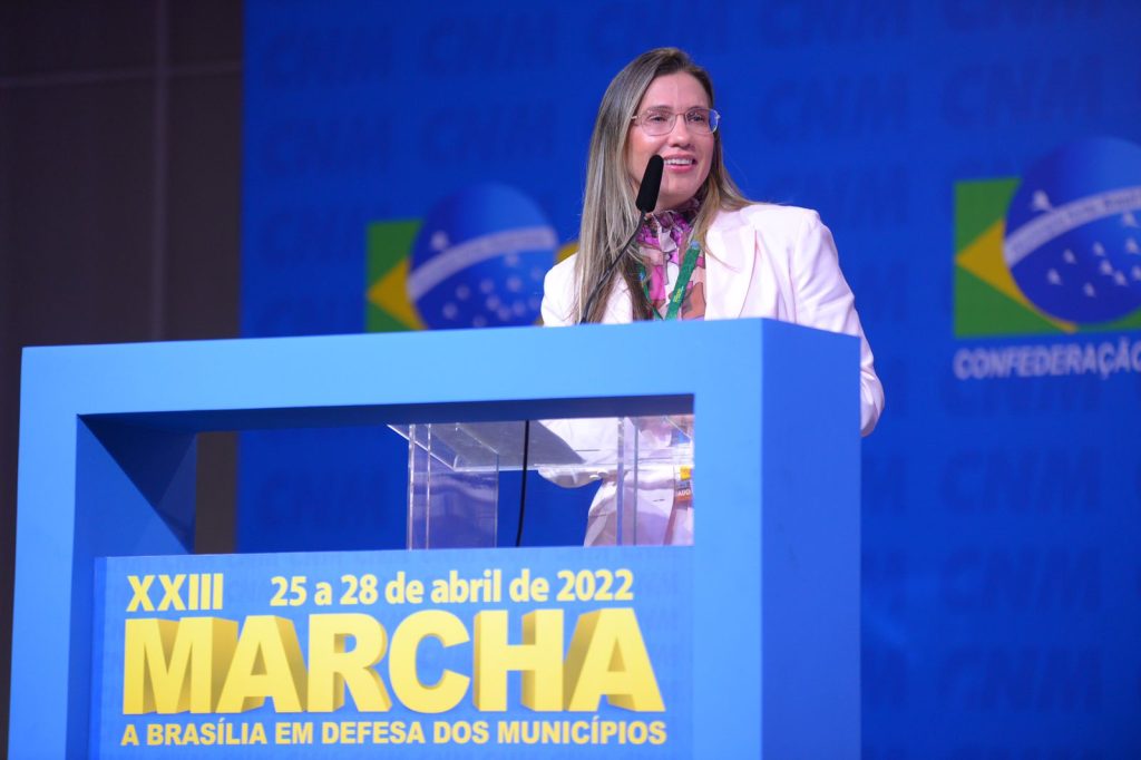 Silvany e a primeira prefeita sergipana a ganhar destaque na XXIII Marcha em Defesa dos Municipios em Brasilia