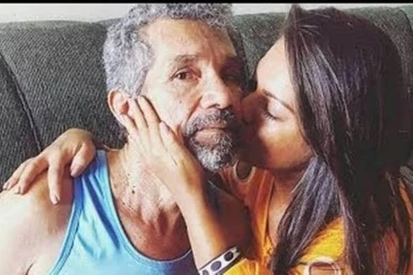 Viuvo de Paulinha Abelha diz que continua cuidando do pai da cantora