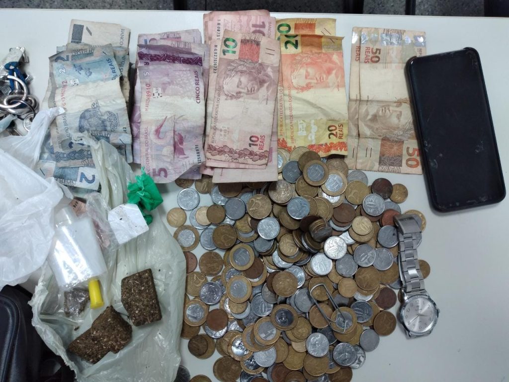 Acao prende suspeitos de trafico de drogas e devolve objetos furtados em Maruim