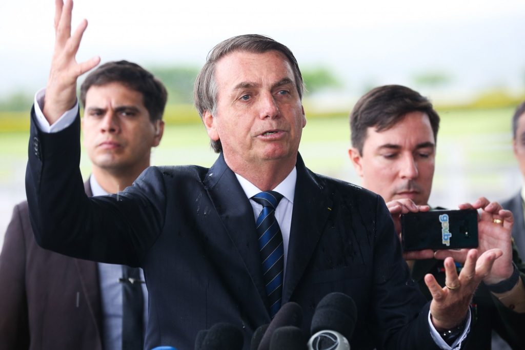 Bolsonaro cita Jessilane sobre Fies e ex BBB rebate Criado por Lula