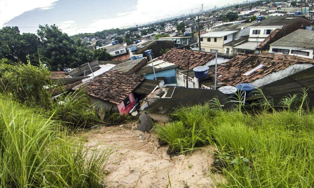 Chuvas em Pernambuco Belivaldo envia equipes de resgate do Corpo de Bombeiros ao estado