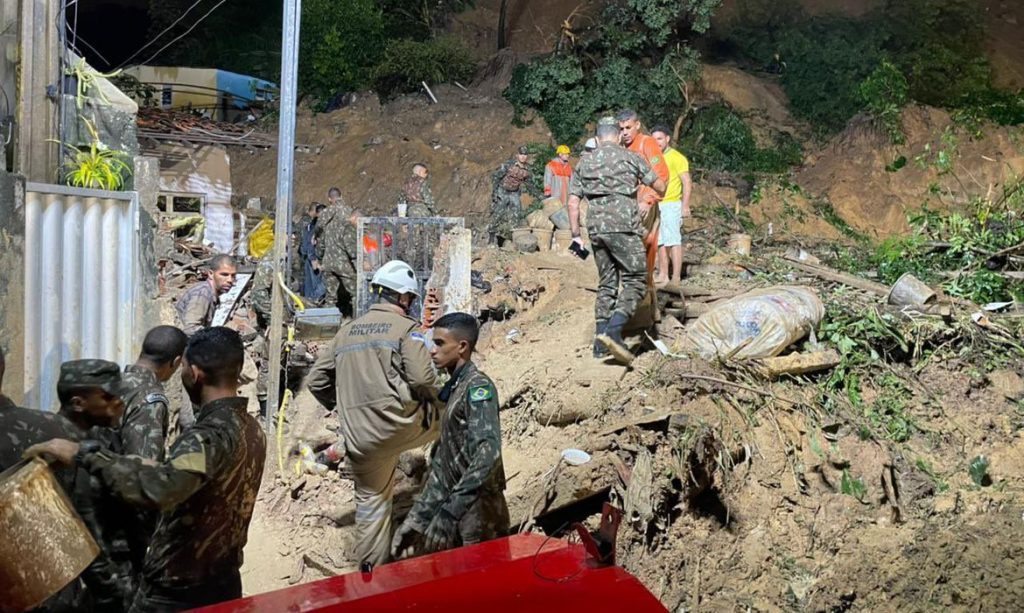 Chuvas em Pernambuco causam 56 mortes mais de 3 mil estao desabrigadas