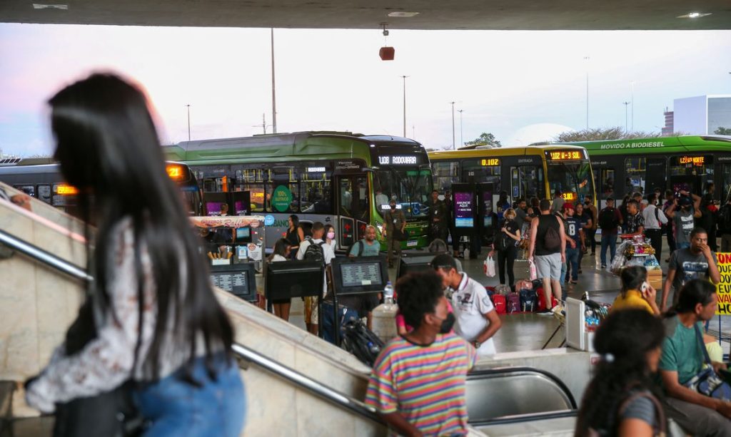 Covid 19 Brasil acumula 305 milhoes de casos e 6637 mil mortes