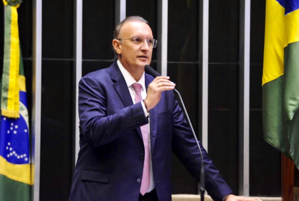 Fabio Henrique denuncia uso de robos no INSS e pede concurso publico no orgao