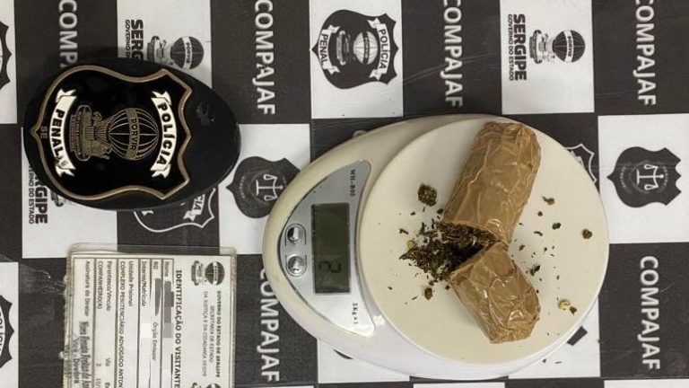Mulher e presa apos entrar com drogas dentro do corpo no presidio do Santa Maria