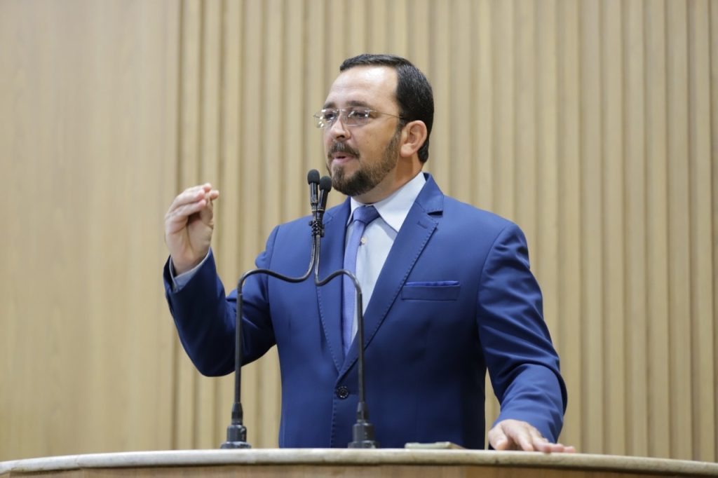 Obras da Deso sao de responsabilidade do Estado e nao do prefeito afirma Fabio Meireles