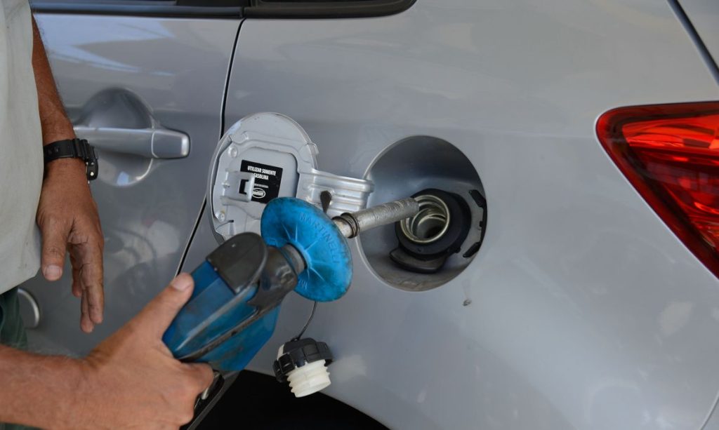 Petrobras aumenta em 887 preco do diesel gasolina e gas de cozinha tem precos mantidos