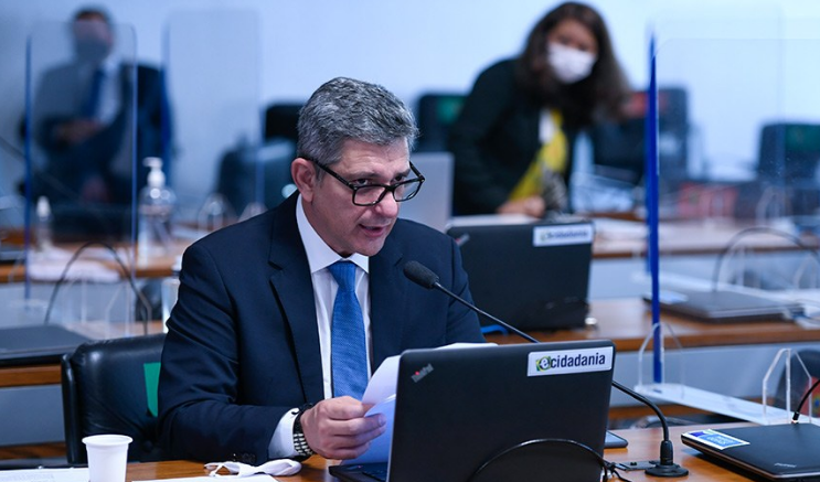 Rogerio Carvalho diz que ‘aumento do oleo diesel e criminoso e que o pais tem condicao de refinar 100 da gasolina