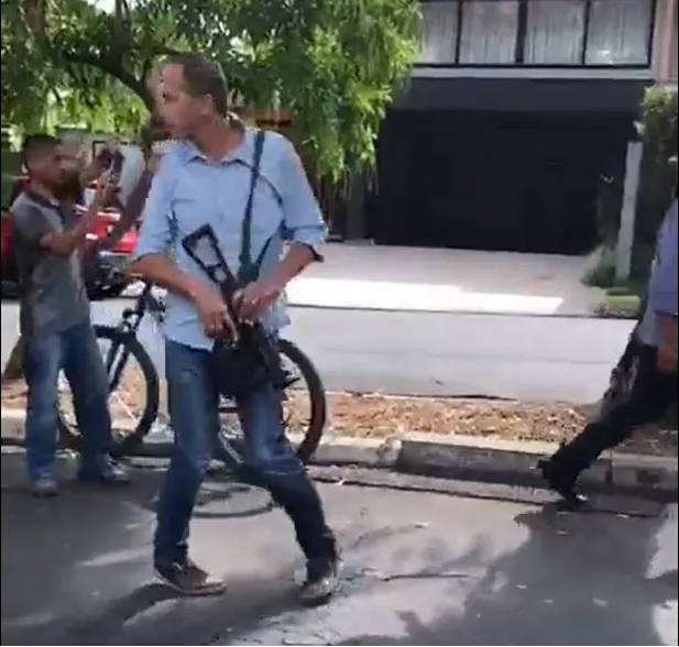 Seguranca de Lula e visto com submetralhadora em manifestacao em Campinas veja