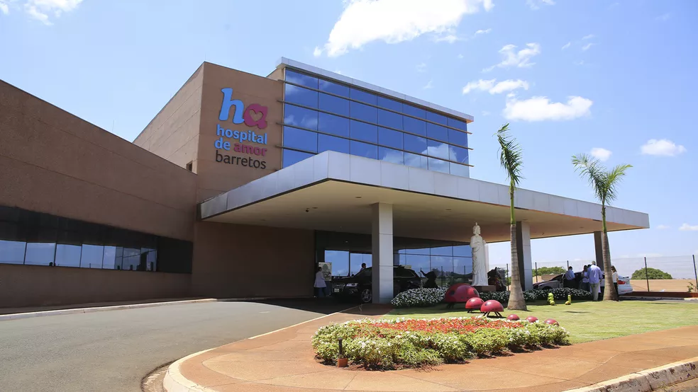 Superintendente da Codevasf participa de visita tecnica a obra de pavimentacao do Hospital do Amor