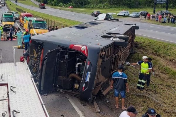 Video flagra onibus de dupla sertaneja a 120 kmh antes de acidente veja