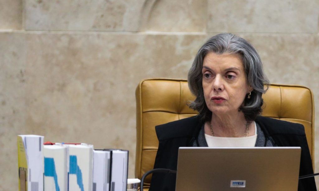 Apos prisao de ex ministro Carmen Lucia manda pedido de investigacao contra Bolsonaro para PGR
