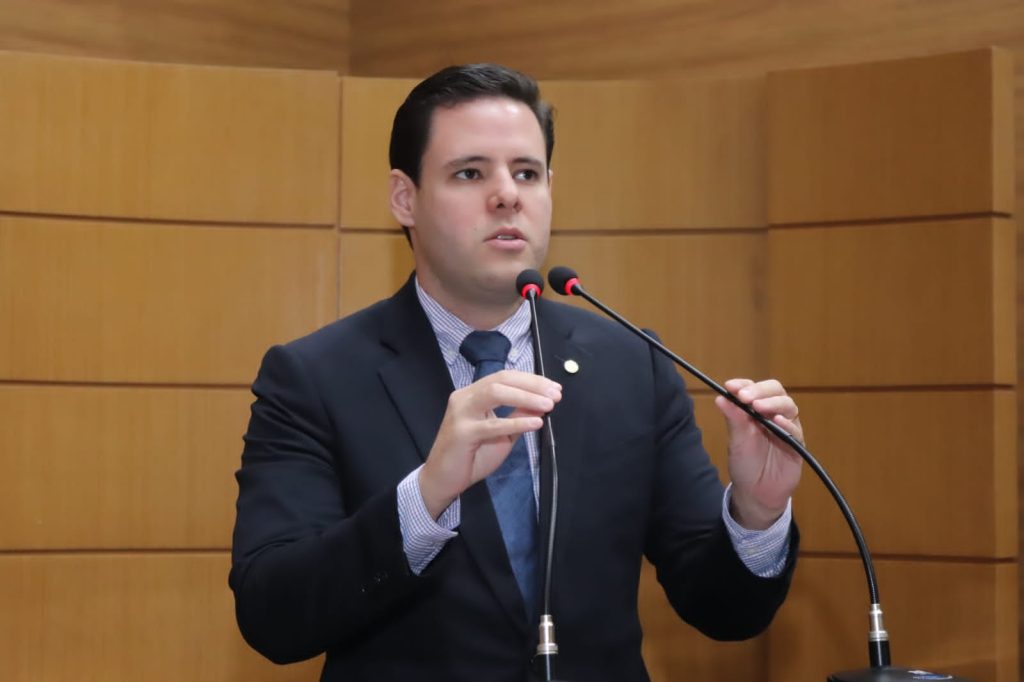 Associacao com cor para tirar candidato forte da disputa nao e o que o povo quer avalia Rodrigo Valadares