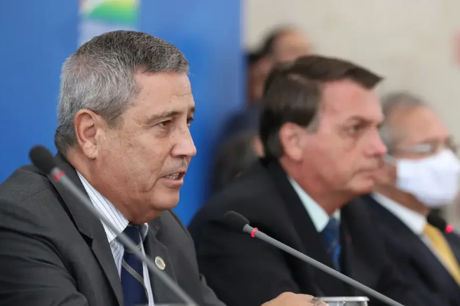 Bolsonaro confirma general Braga Neto como seu pre candidato a vice presidente