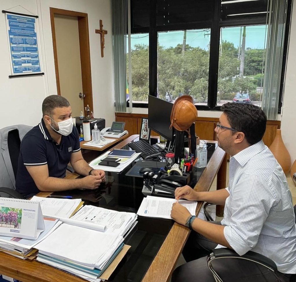 Codesvaf assina termo de doacao de caminhonete para guarda municipal de Santa Rosa de Lima