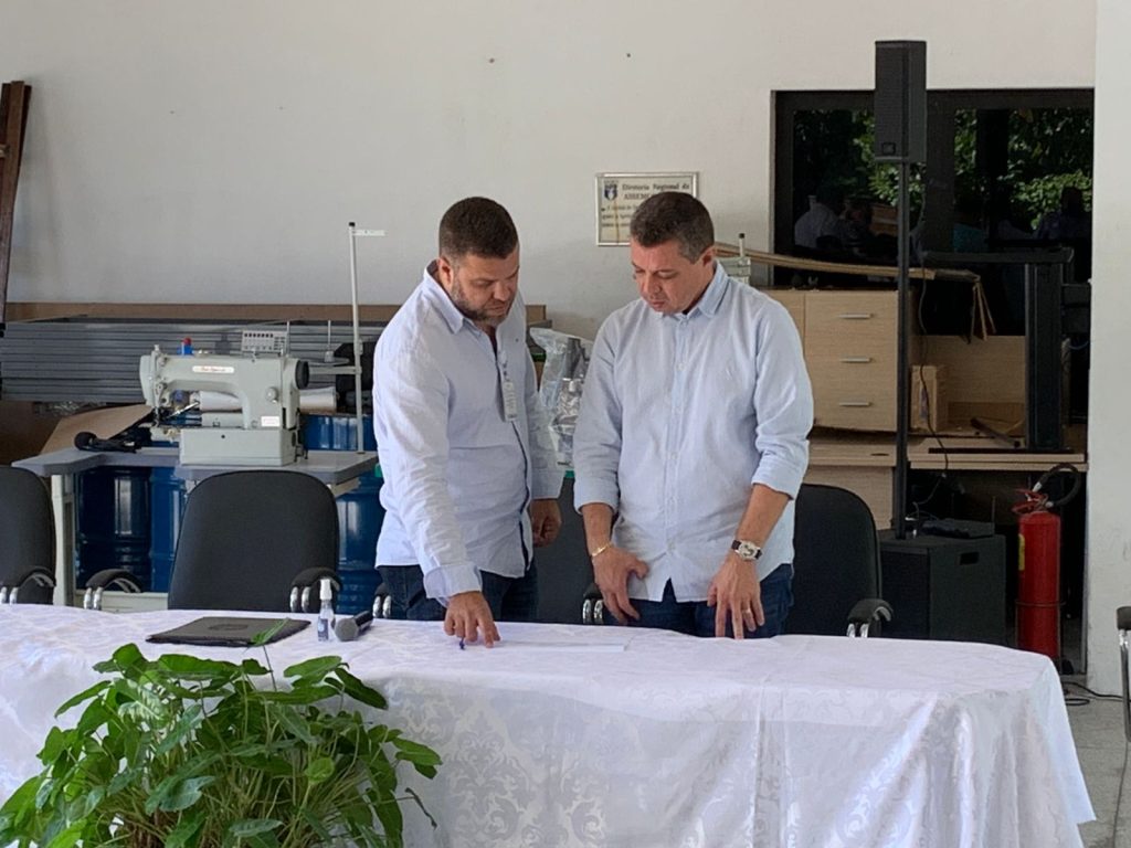 Codevasf entrega maquinas e equipamentos para oito municipios com emendas de Mitidieri