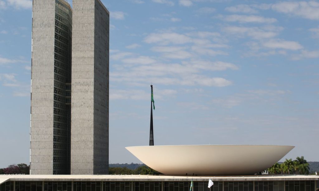 Comissao de Justica da Camara aprova piso salarial para enfermagem