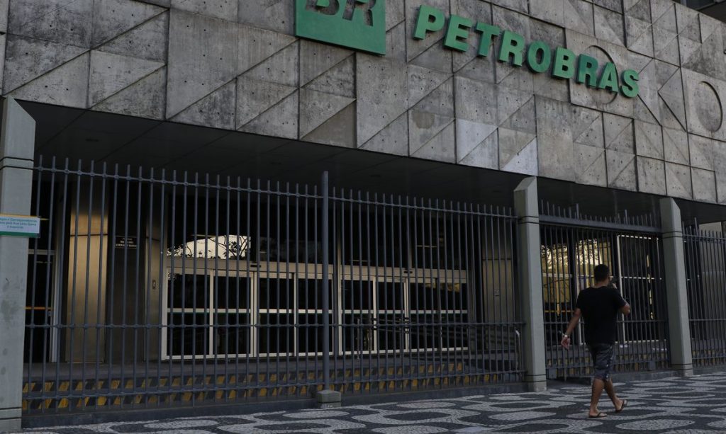 Comite da Petrobras aprova nome de Caio Andrade para presidencia da estatal
