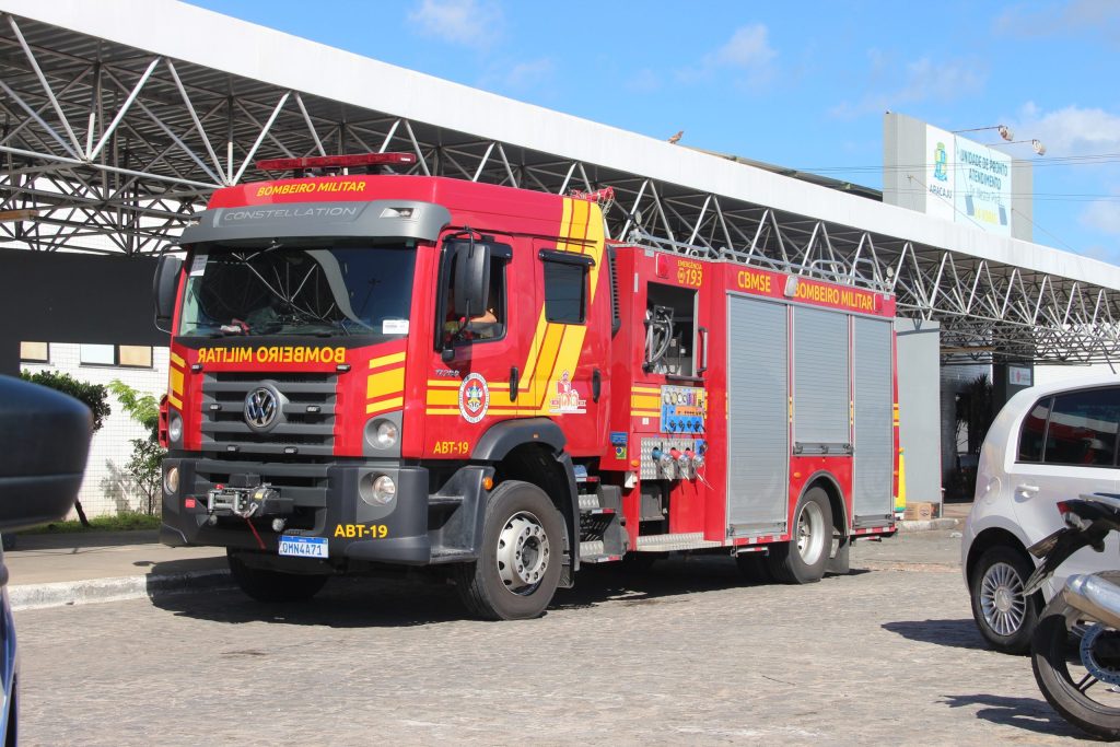 Corpo de Bombeiros e acionado apos principio de incendio em bar da Zona Sul de Aracaju