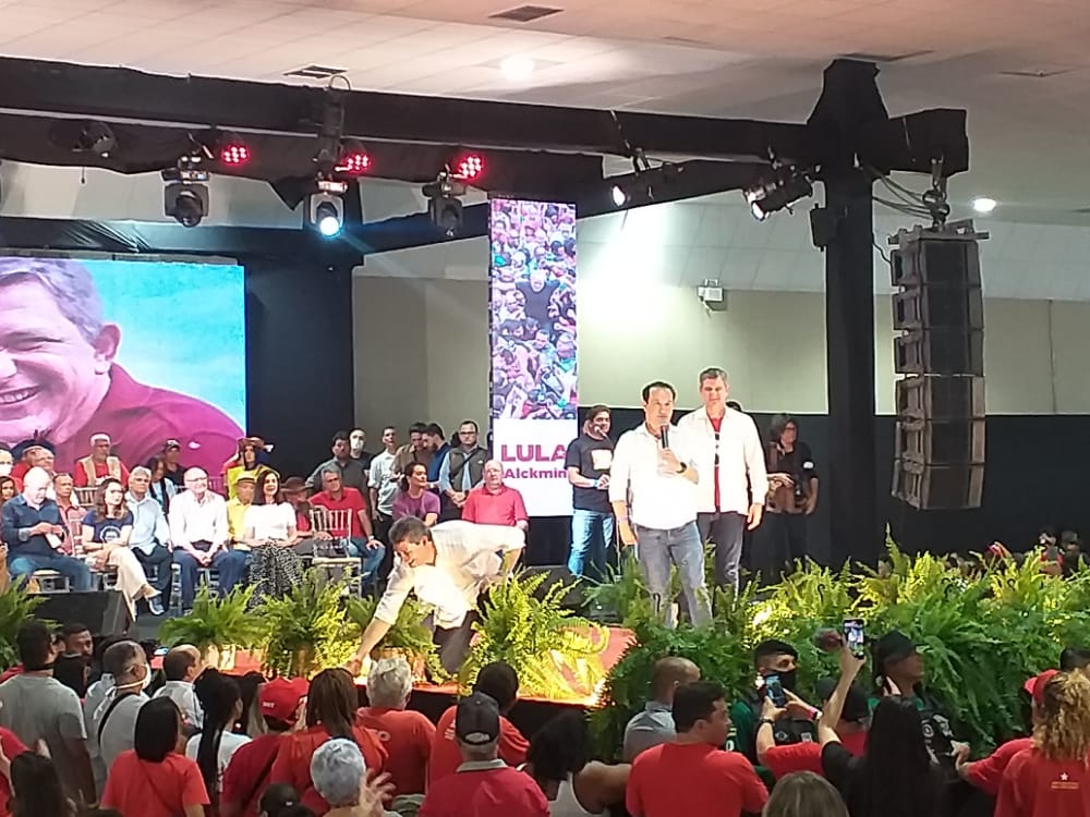 Daqui eu nao saio mais afirma Valadares Filho sob vaias em evento de Lula