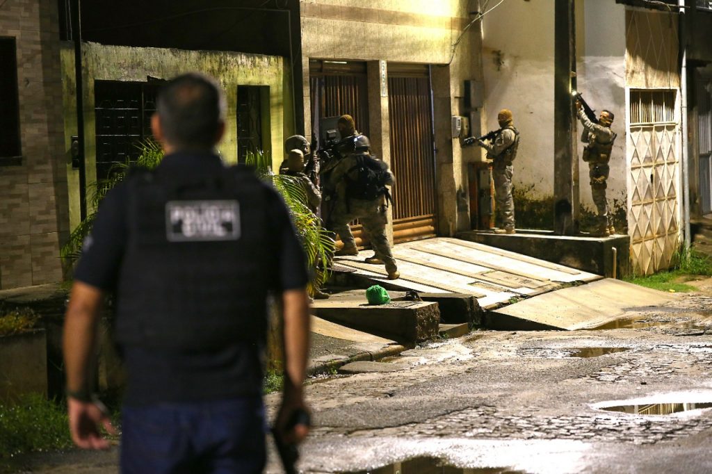 Dois homens morrem e quatro sao presos durante operacao contra trafico de drogas no interior de Sergipe