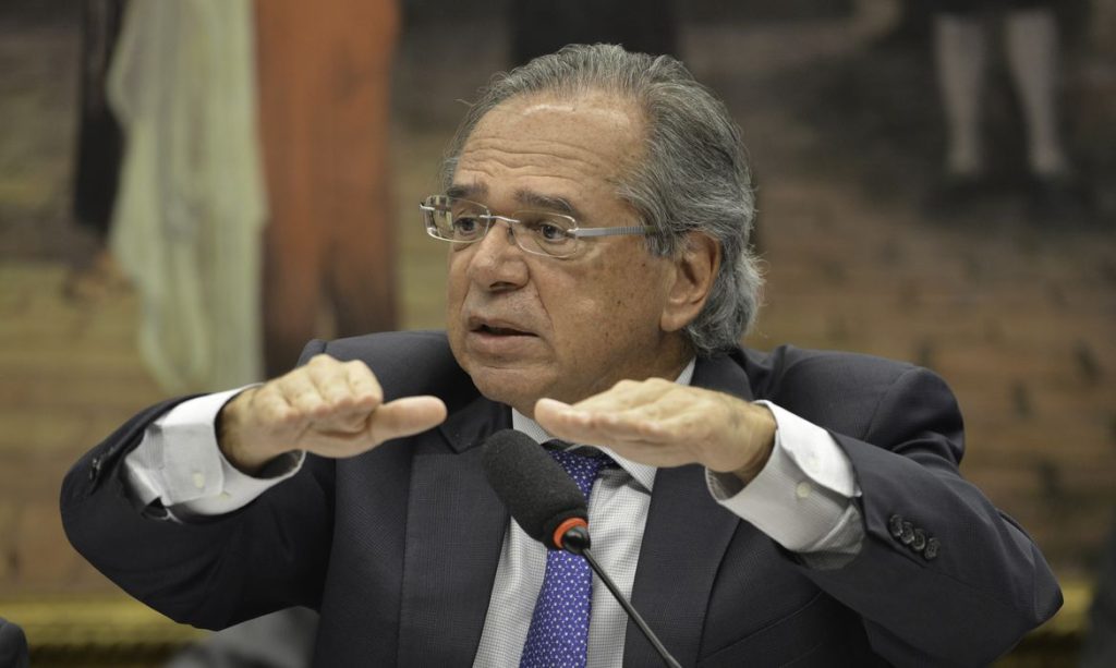 Guedes pede que empresarios congelem precos dos alimentos em supermercados ate eleicao