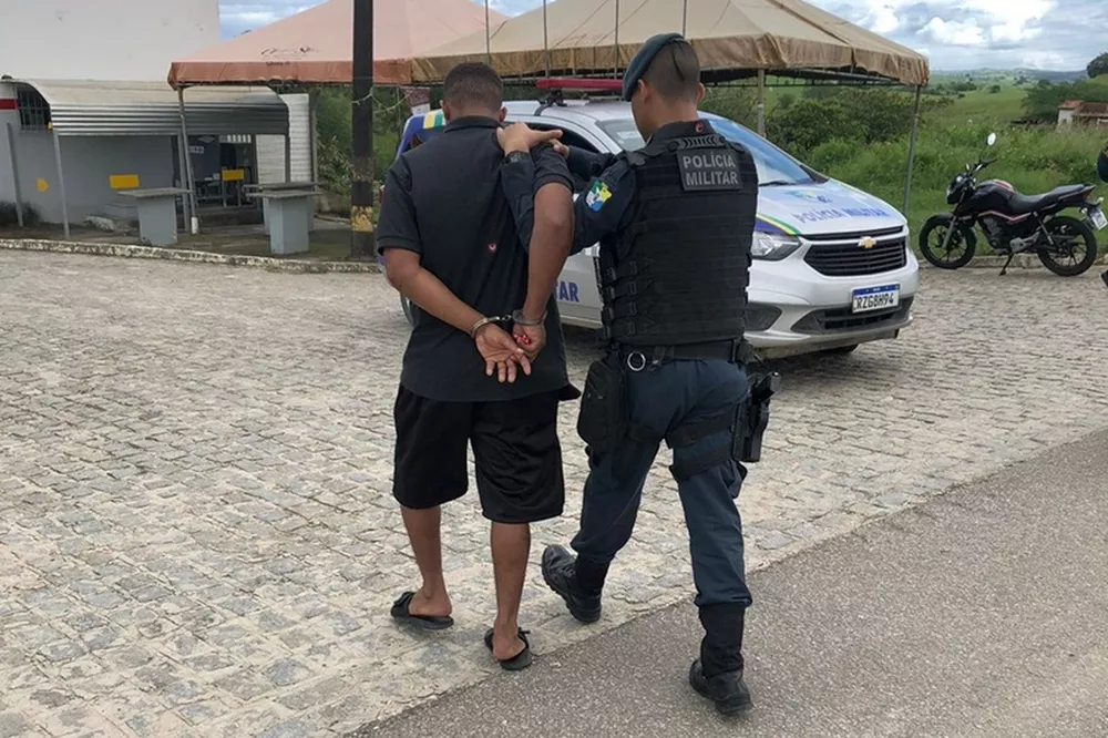 Homem e preso suspeito de tentativa de homicidio em Cedro de Sao Joao