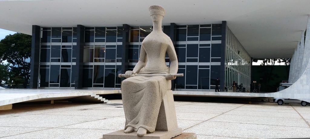 Ministro pede vista e adia julgamento sobre decisao que devolveu mandato a bolsonarista cassado