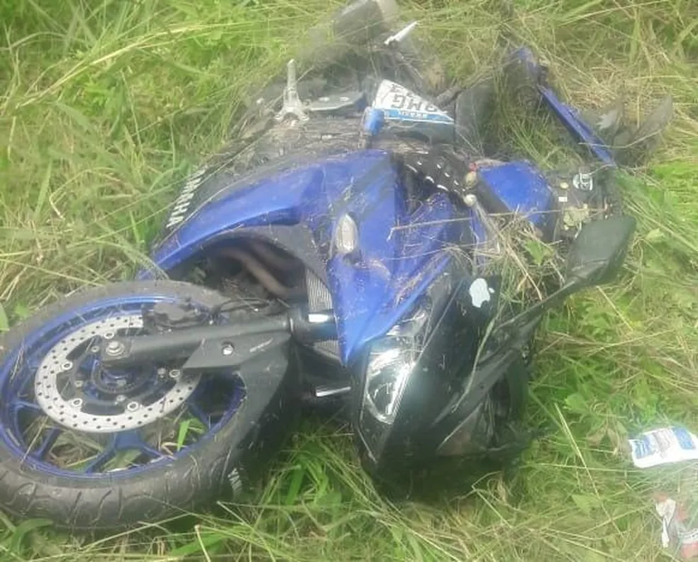 Motociclista cai em ribanceira apos bater de frente com carro em Canhoba