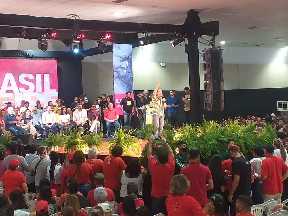 Nao cabe vaias nesse palanque declara Gleice Hoffmann em evento de Lula