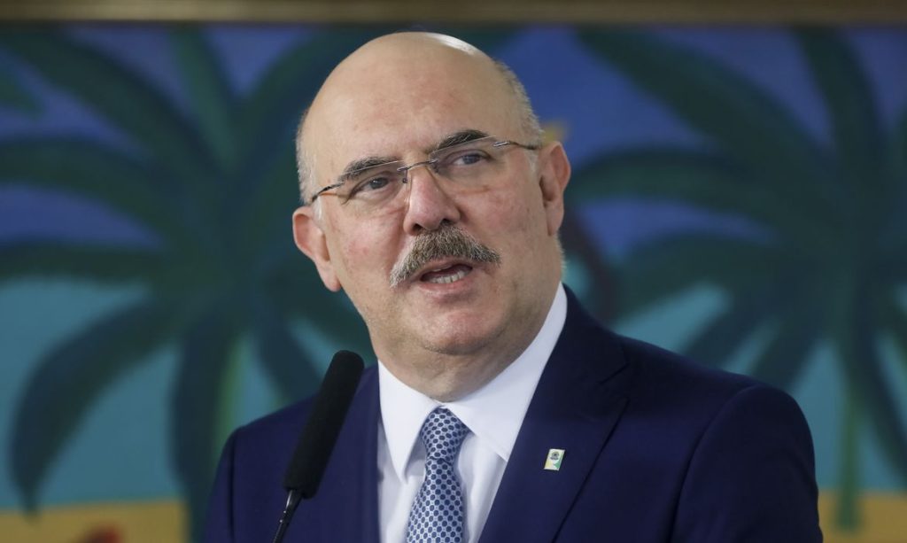 PF aponta que ex ministro relatou ter recebido alerta de Bolsonaro sobre possivel busca e apreensao