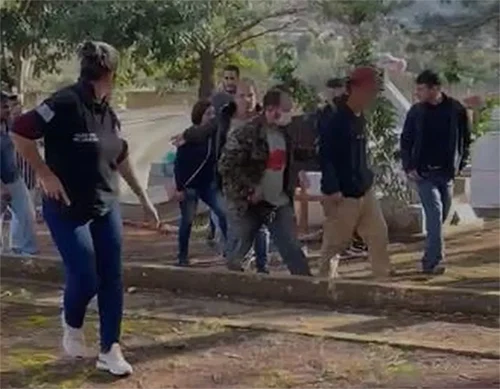 Pai confessa a policia que matou filha de oito meses apos se irritar com choro