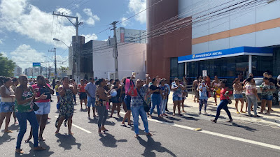 Pescadores realizam manifestacao em Aracaju para cobrar pagamento do seguro defeso