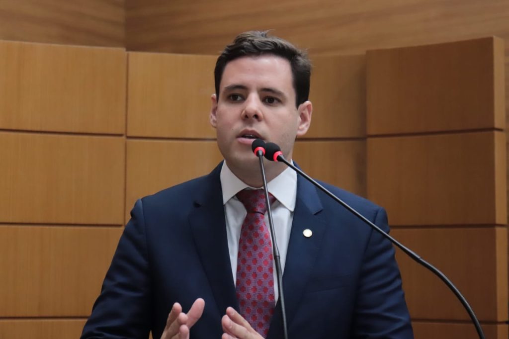 Rodrigo Valadares critica video em que alunas e professora fazem danca com fora Bolsonaro Escola nao e lugar para formar militantes