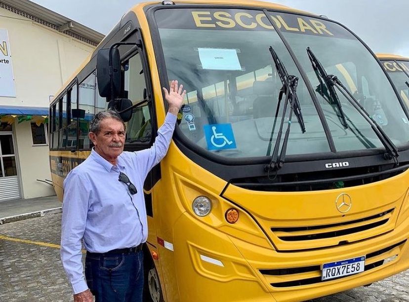 Siriri recebe microonibus escolar e conquista mais de R 570 mil para Educacao