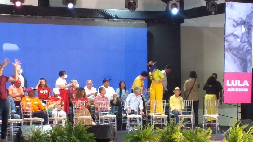 Valadares e vaiado e Linda Brasil ovacionada durante evento que recebe Lula em Aracaju