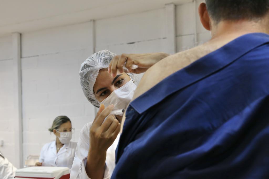 Aracaju tera pontos de vacinacao nos tres shoppings aos sabados ate agosto