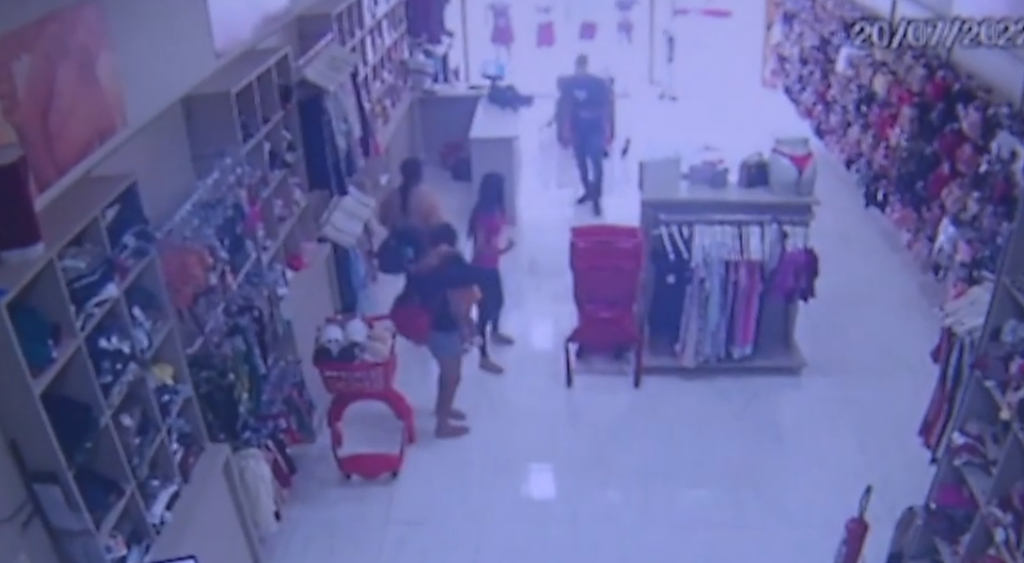 Assaltante com escopeta invade loja no Centro de Aracaju