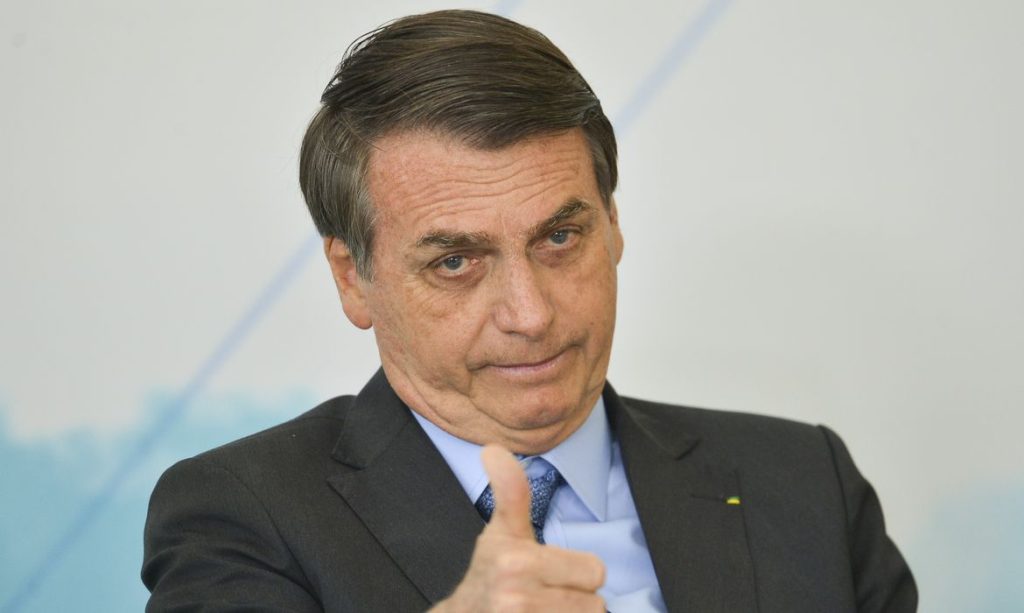 Bolsonaro volta a alfinetar governadores nordestinos sobre queda da gasolina Nordeste esta mais devagar