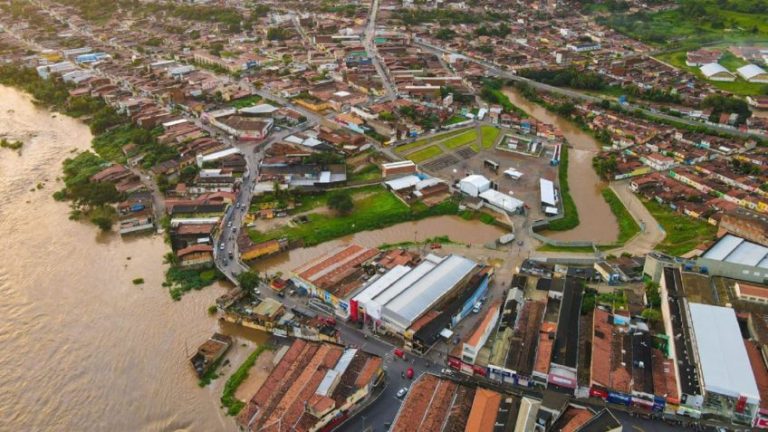 Chuvas em Alagoas deixam mais de 54 mil pessoas desalojadas