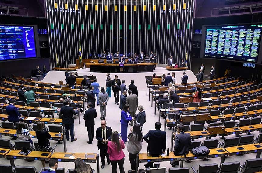 Congresso derruba parte de vetos de Bolsonaro e mantem compensacao de ICMS a estados