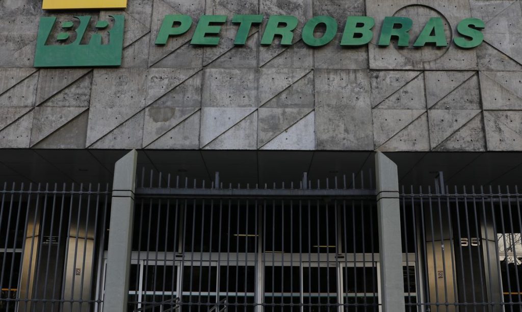 Conselho da Petrobras passa a decidir politica de preco do combustivel