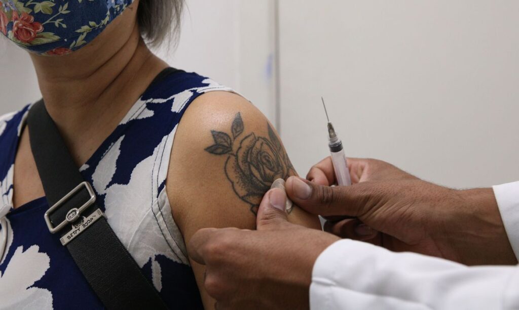 Covid 19 Brasil tem 228 mil novos casos e 173 mortes em 24 horas