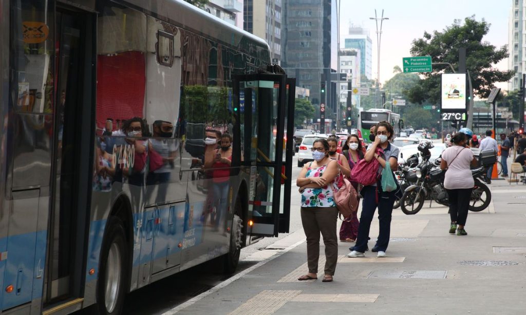 Covid 19 casos no Brasil sobem para 2091 milhoes e mortes para 5841 mil