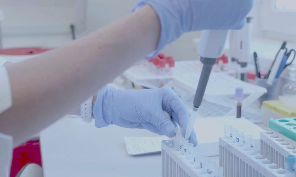 Fiocruz novas linhagens da Omicron avancam e favorecem reinfeccoes
