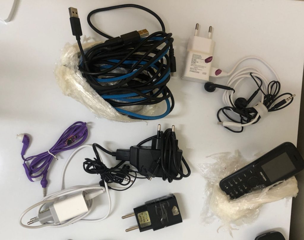 Homens sao flagrados tentando arremessar celulares para dentro do Presidio em Areia Branca e1657801743325