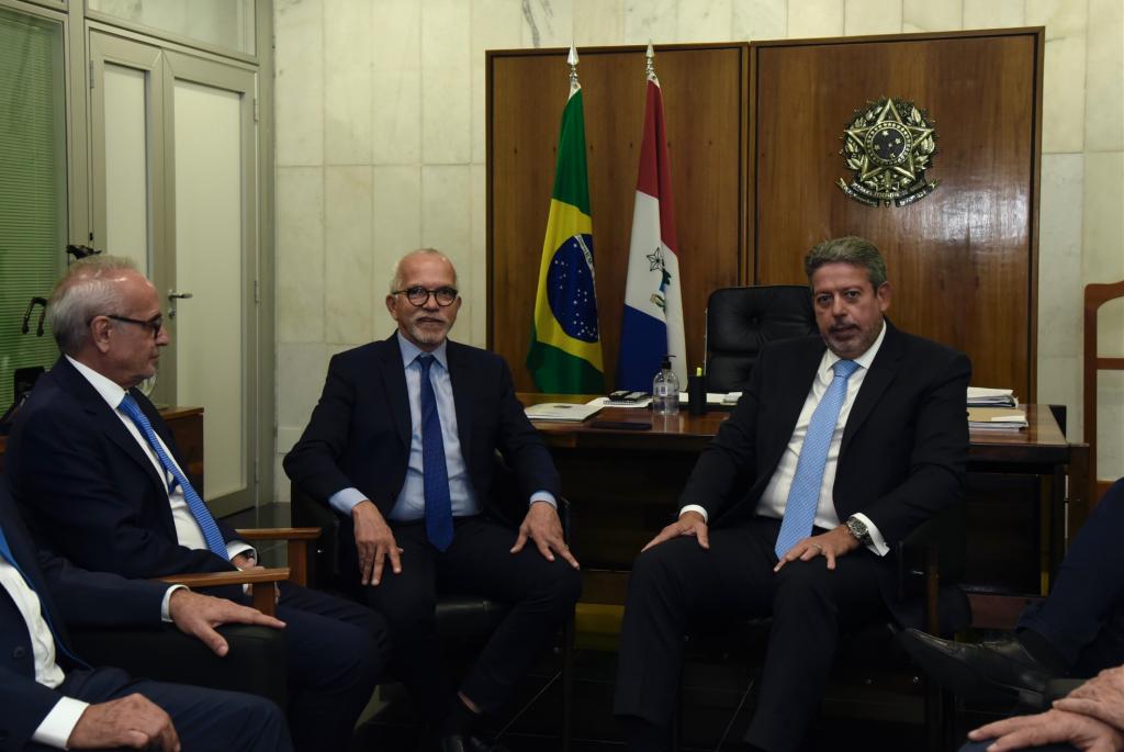 Liderada por Edvaldo em Brasilia FNP confirma R 25 bi para transporte coletivo