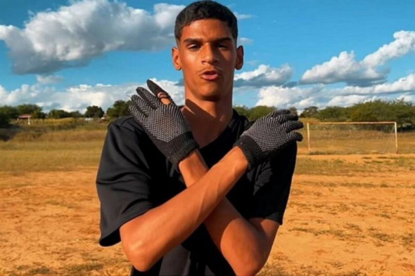 Luva de Pedreiro comemora 1a viagem internacional com os pais