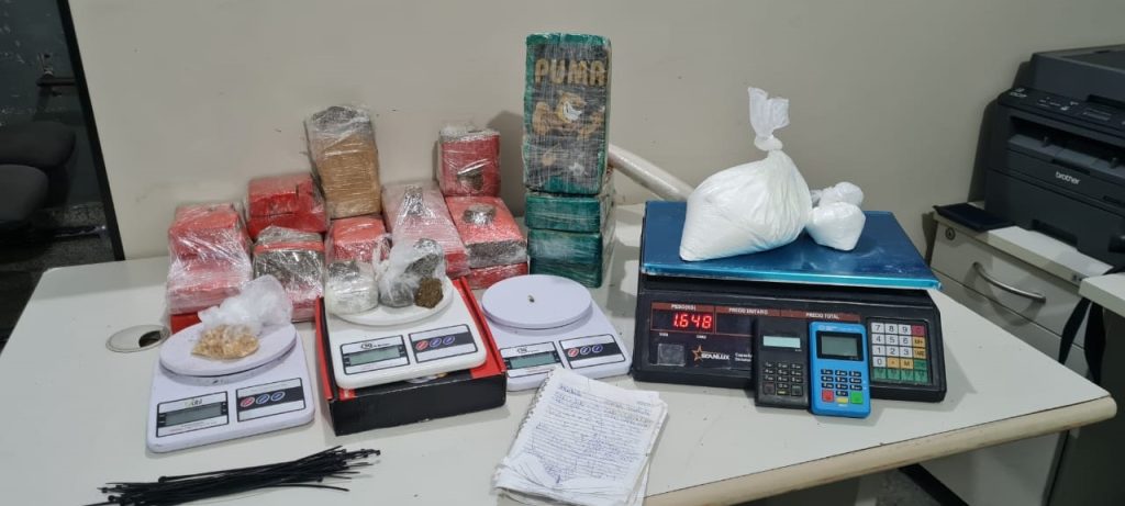 Mais de 12 kg de drogas sao apreendidas durante operacao no bairro Cidade Nova