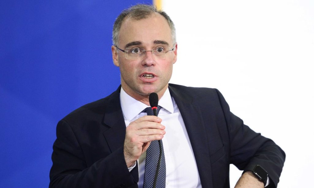 Mendonca nega mais um pedido para suspender PEC que cria pacote social antes das eleicoes